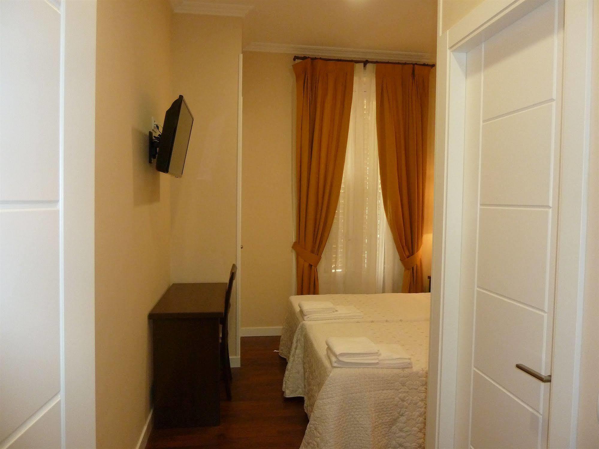 Hostal Mayor Madrid Kültér fotó